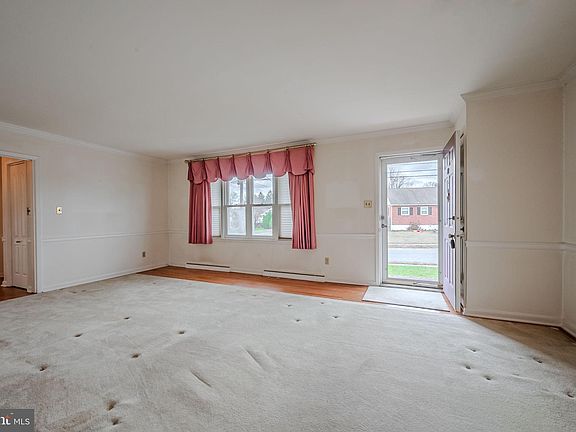 5th image of 32 Glover Cir