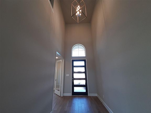 5th image of 7575 Pemberley Ct