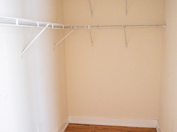 5th image of 518 W Cornelia Ave APT 213