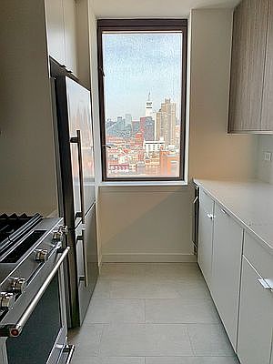 4th image of 520 W 43rd St APT 17E