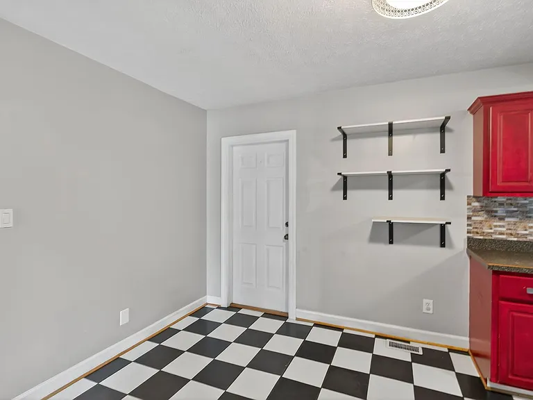 114 Battle Rd — Photo 34