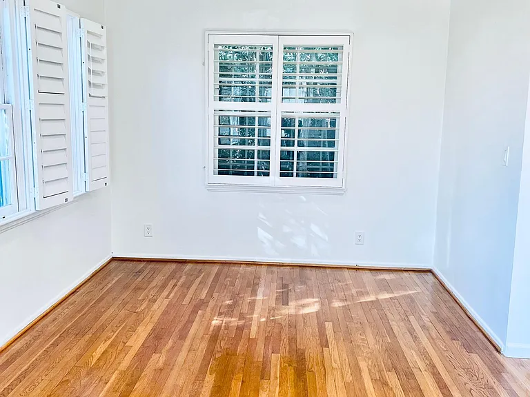1256 Devon Ave — Photo 8