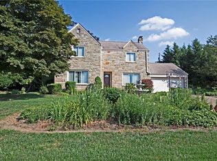 33 Swallow Hill Rd, Carnegie, PA 15106