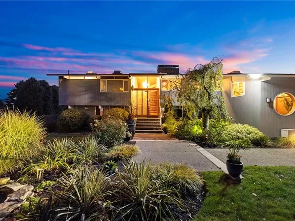 10 Oceanview Dr, Middletown, RI 02842