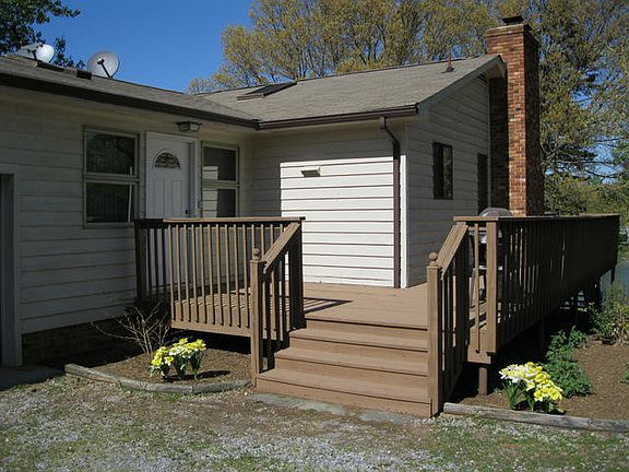 3rd image of 100 Pine Cone Dr