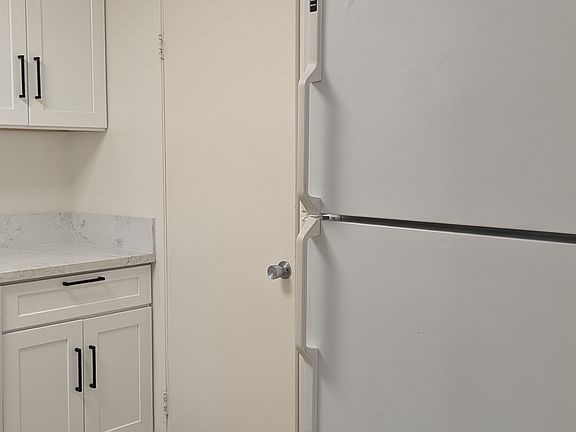 5th image of 18350 Hatteras St APT 128
