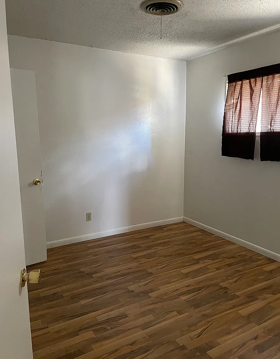 2 bed, 850 sqft, $995 — Photo 2