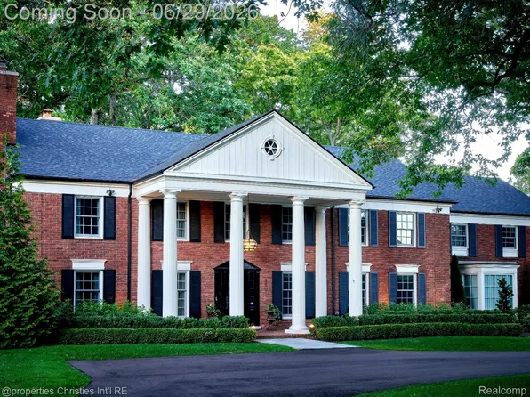 950 E Glengarry Cir, Bloomfield Hills, MI 48301