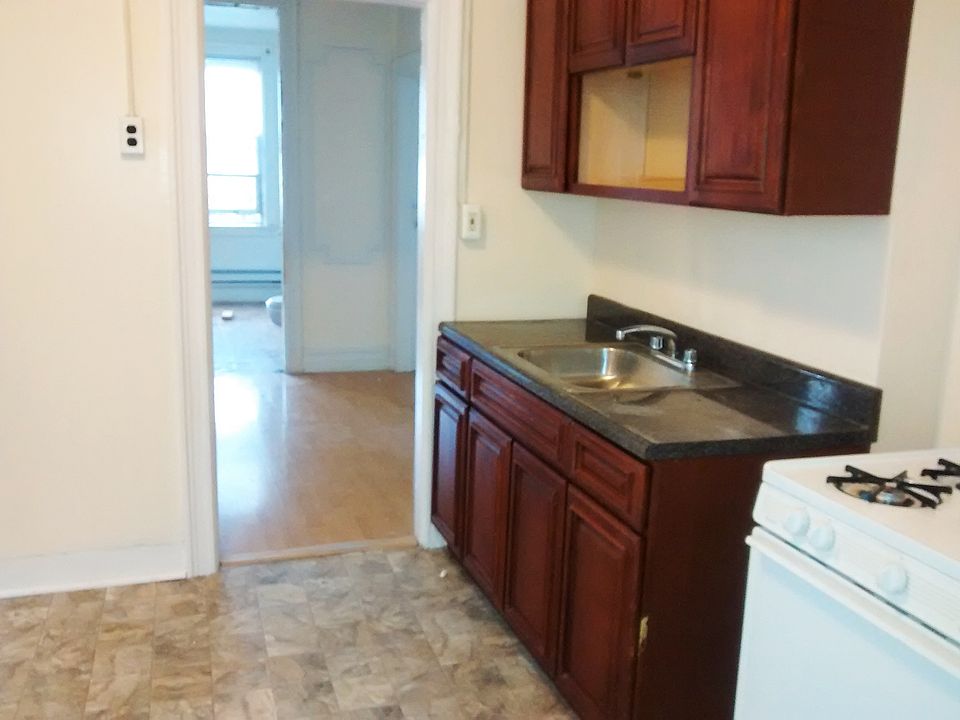 2nd image of 137 Armstrong Ave APT 4
