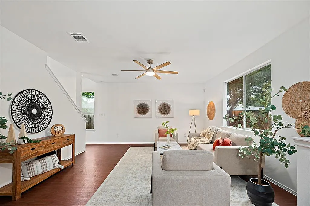3 bed, 2.5 bath, 1957 sqft, $2,295 — Photo 4