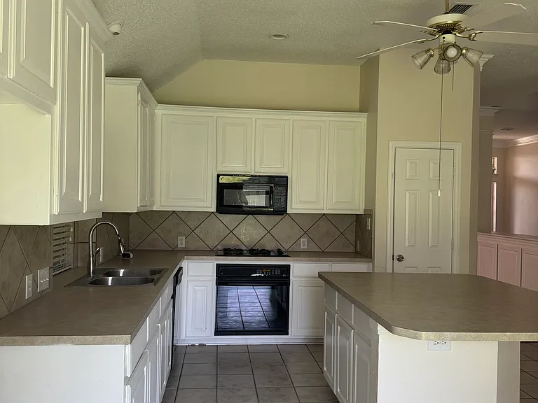 2306 Denham Dr — Photo 3