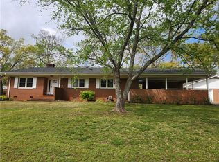 901 Hopkins Ave, Pendleton, SC 29670