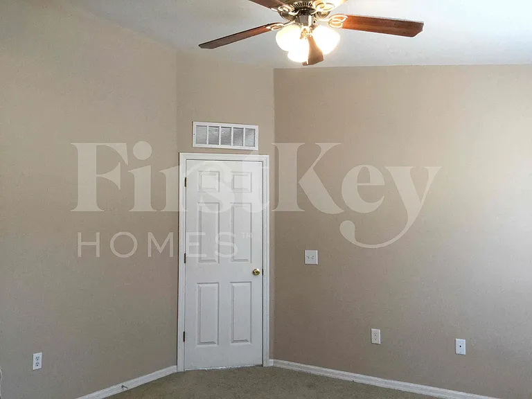 425 Hammerstone Ave — Photo 20