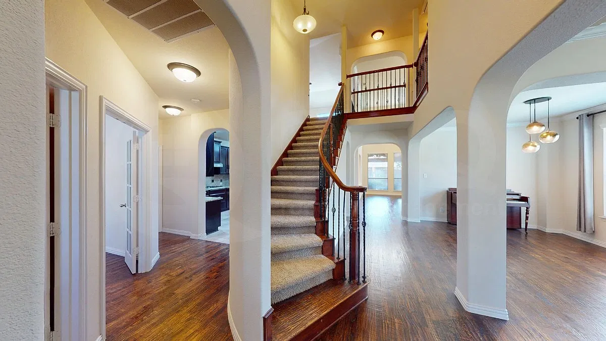 4 bed, 4.0 bath, 4039 sqft, $3,500 — Photo 2