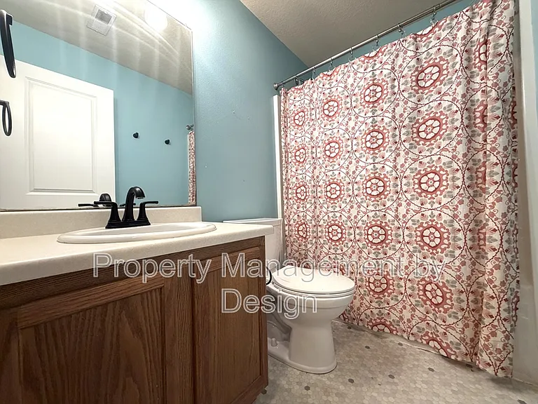 1005 NE Kamies Ln — Photo 12