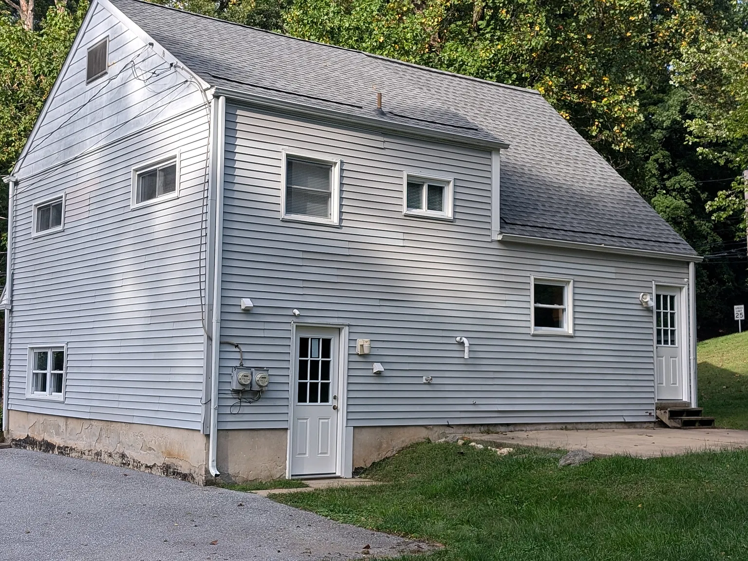 3 bed, 1.5 bath, 1345 sqft, $2,850 — Photo 3