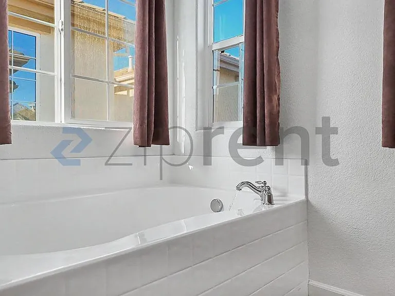 8464 Roseto Rd — Photo 41