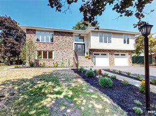 133 Morristown Pl, Paramus, NJ 07652