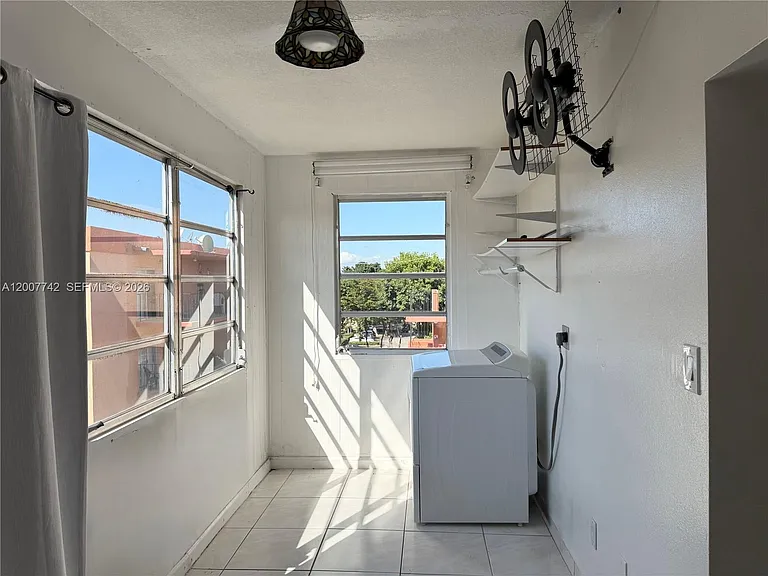 1850 W 56th St #2404 — Photo 13
