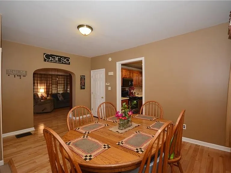 2112 Saranac Ave — Photo 8