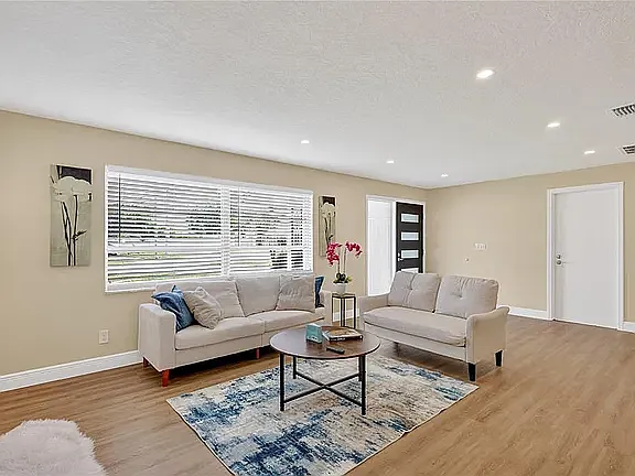 3 bed, 1590 sqft, $3,495 — Photo 3