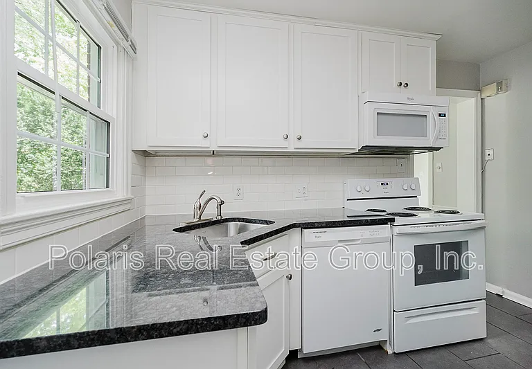 4702 Rookwood Ave — Photo 10