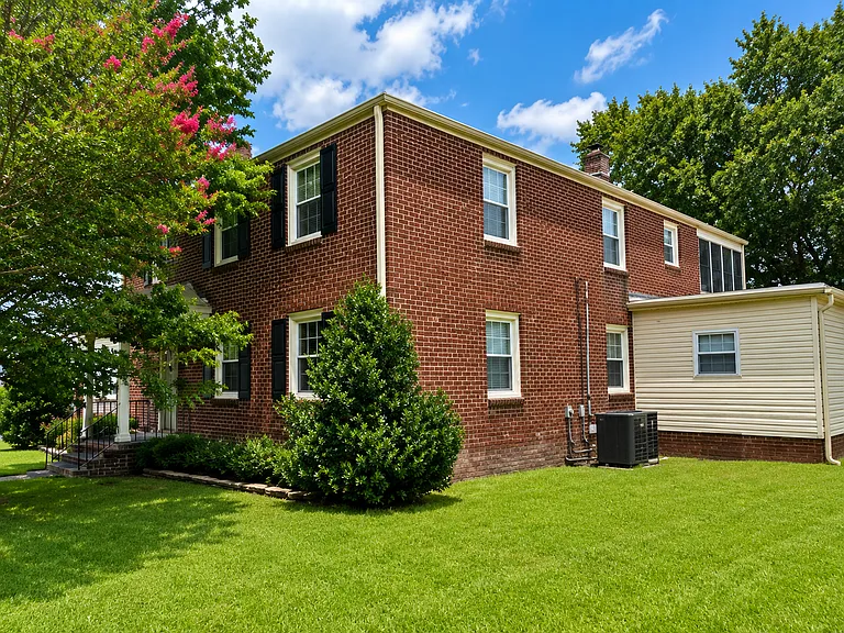 501 Sussex Dr #2 — Photo 28
