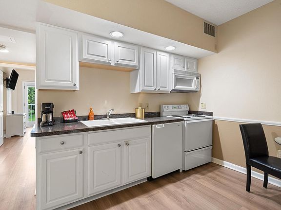5th image of 335 Wrigley DRIVE #412