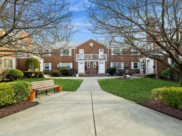 73-53 255 Street 1 Floor, Glen Oaks, NY 11004