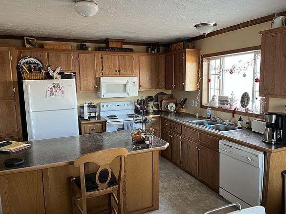 4th image of 1234 Lake Dr