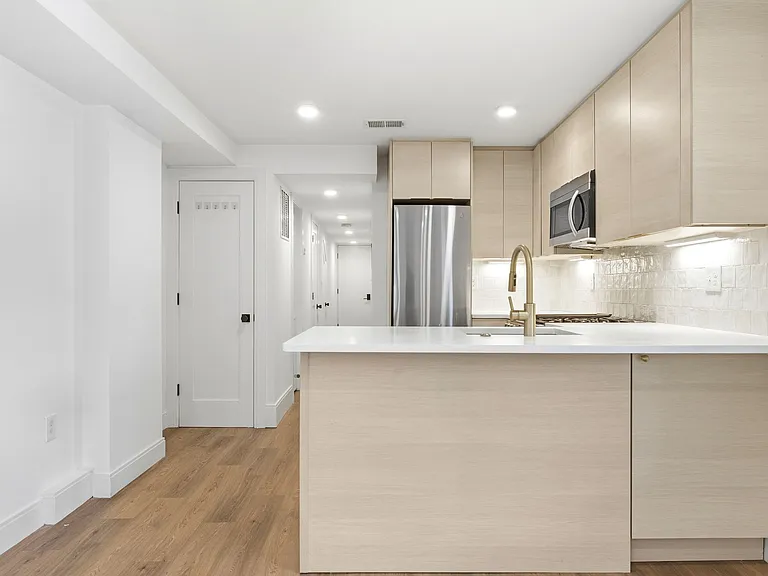 92 Chelsea St #1 — Photo 8