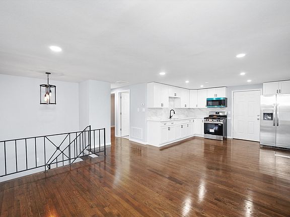 2nd image of 13228 S Rhodes Ave