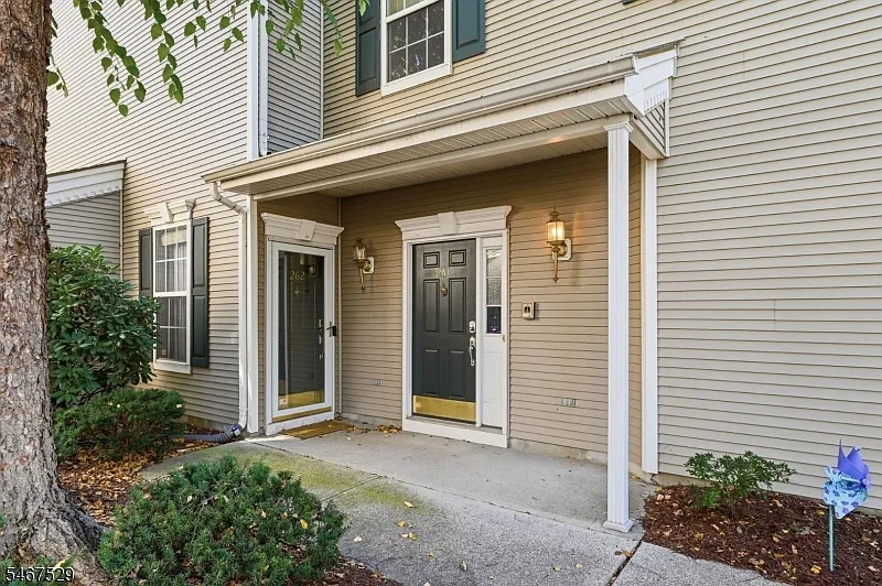 2 bed, 2.5 bath, 1720 sqft, $3,600 — Photo 4
