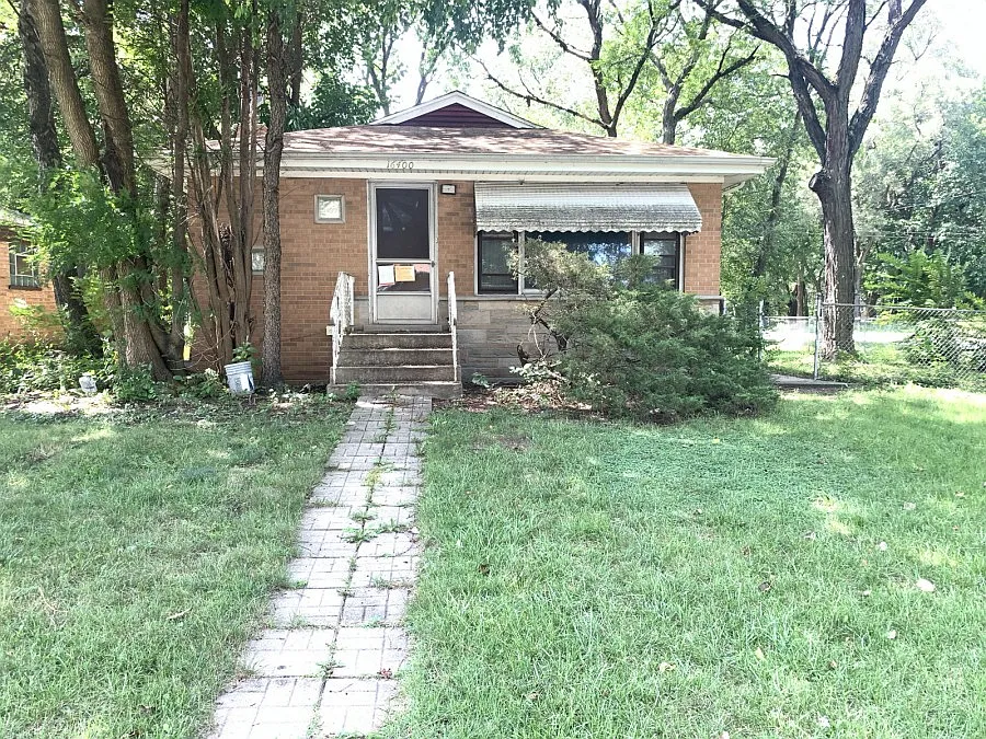 16400 Sawyer Ave photo 1