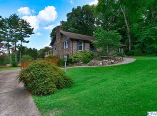 8203 Hickory Hill Ln SE, Huntsville, AL 35802