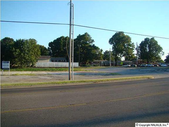 3rd image of 2600 Holmes Ave NW
