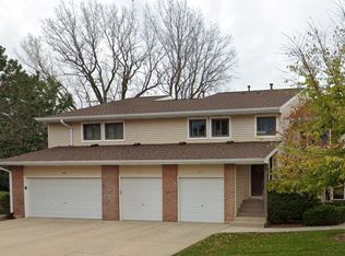 1012 Pinetree Cir N, Buffalo Grove, IL 60089