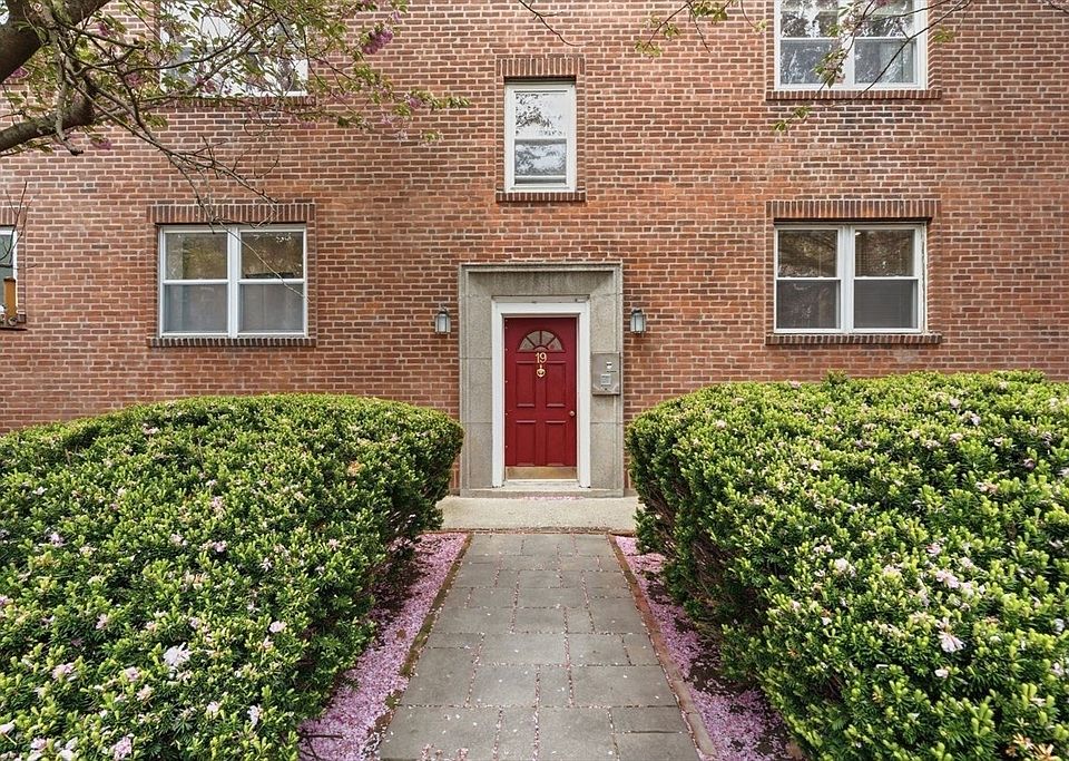 1st image of 19 Alton Ct APT 2