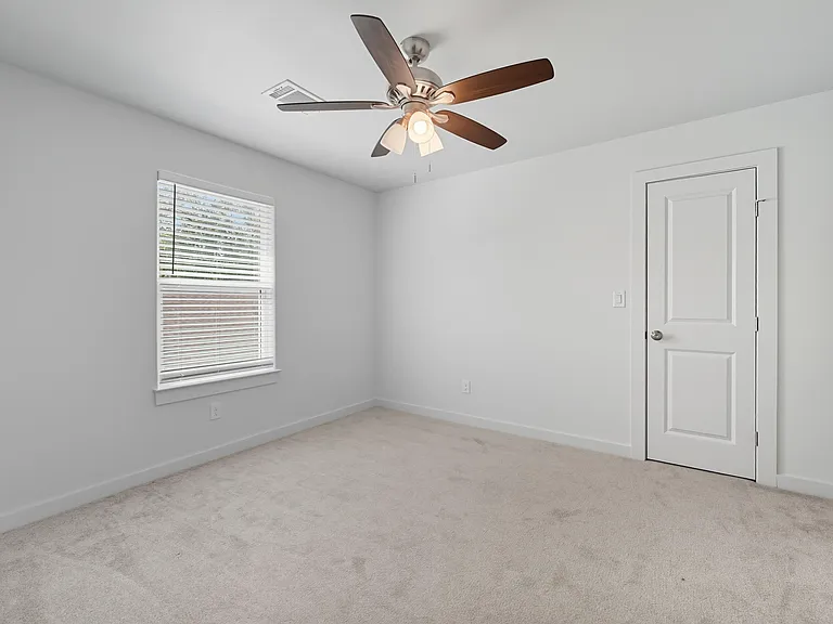 422 N Elliott St — Photo 13