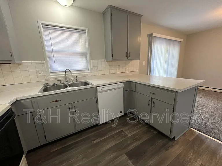 724 Southfield Ct — Photo 6