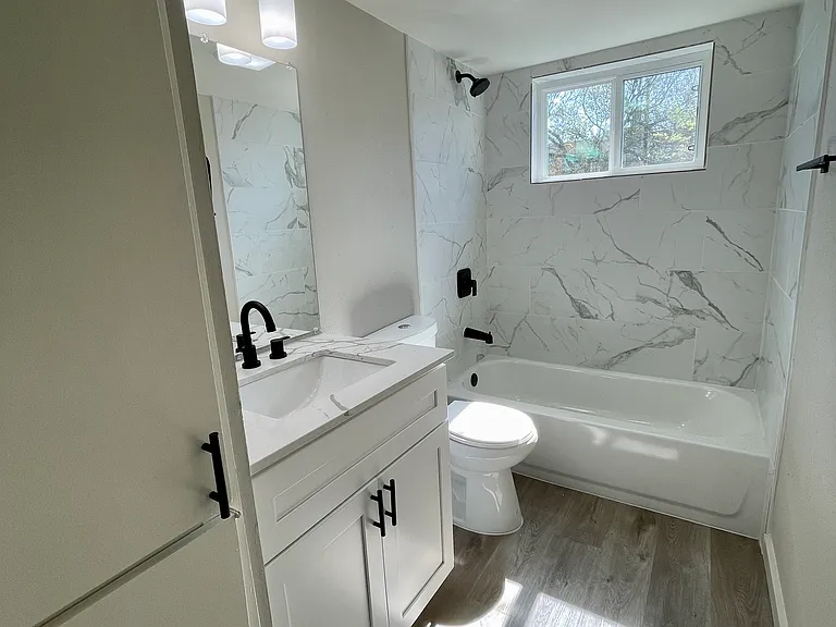 610 1/2 W 30th St #115 — Photo 10