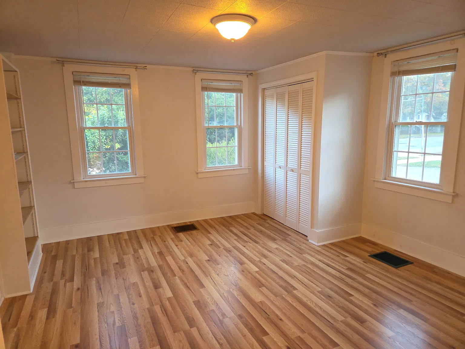 2 bed, 950 sqft, $2,350 — Photo 2
