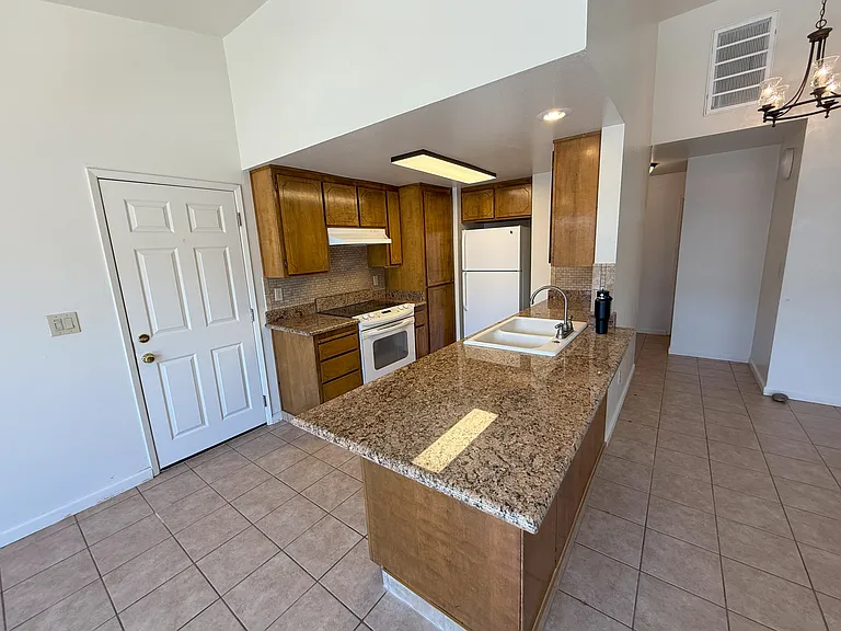 3821 Monteview Dr — Photo 7