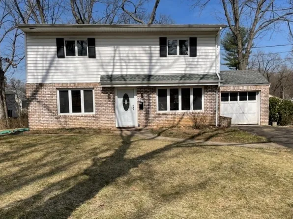 37 Crest View Hill Rd, Livingston, NJ 07039