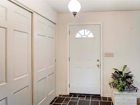 4th image of 2781 Edwin Dr