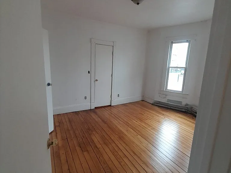 94 Glen St — Photo 11