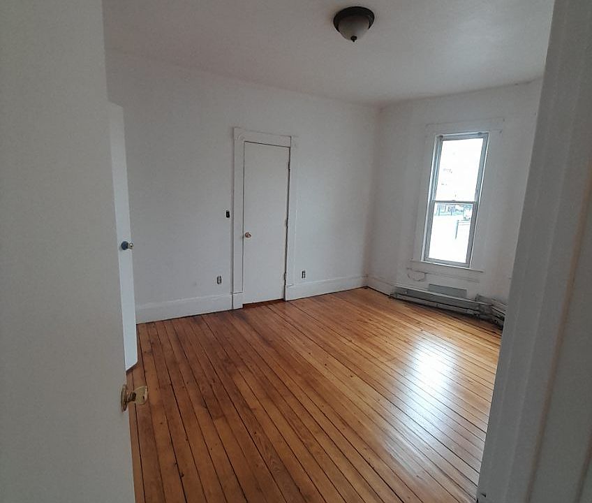 1st image of 94 Glen St APT 1