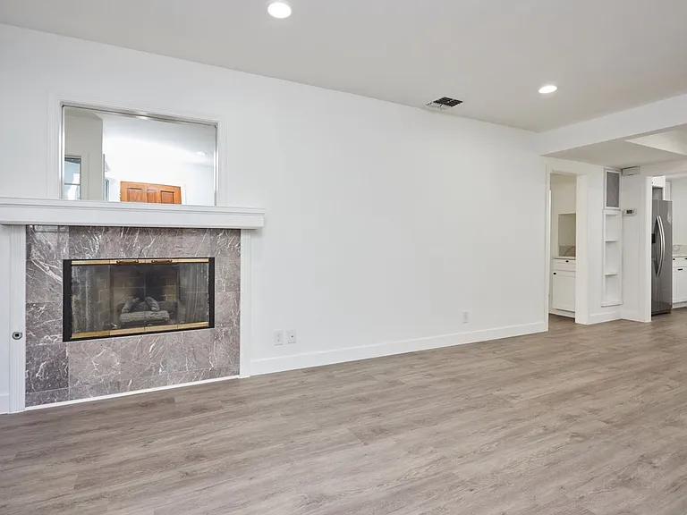381 Waldo Ave — Photo 2