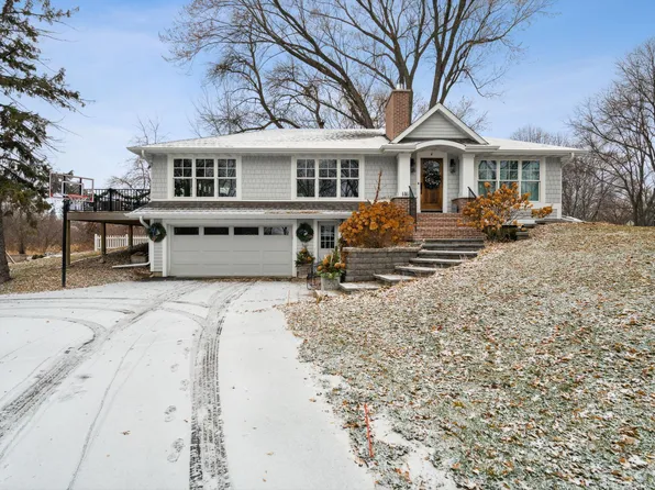 146 Ridgeview Dr, Wayzata, MN 55391