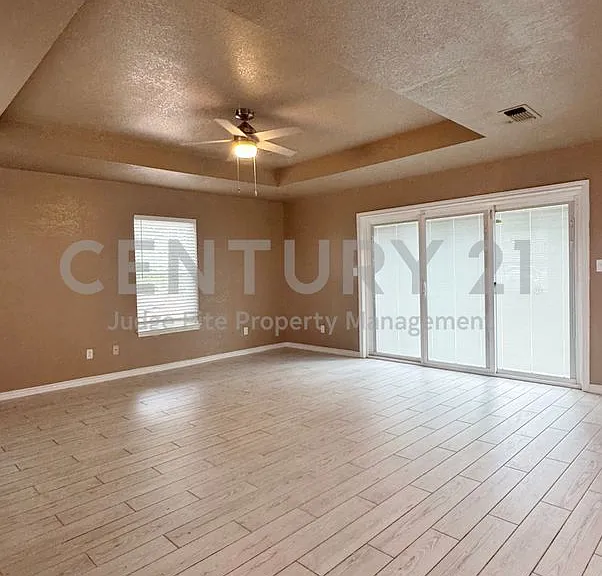 7001 Porthville Dr — Photo 2